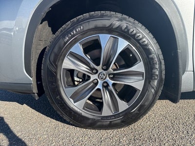 2022 Toyota Highlander Hybrid XLE