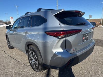 2022 Toyota Highlander Hybrid XLE