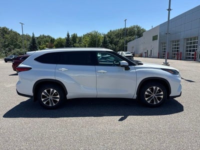 2022 Toyota Highlander Hybrid XLE