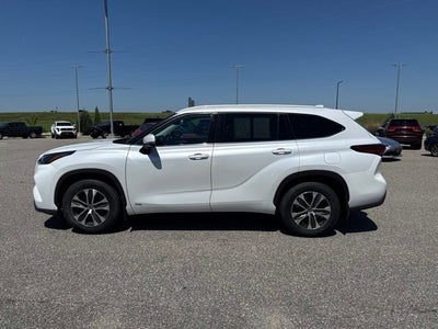 2022 Toyota Highlander Hybrid XLE