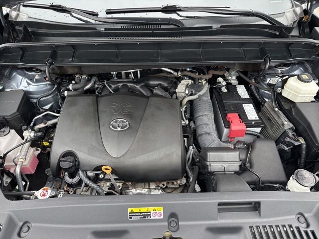 Used 2020 Toyota Highlander XLE with VIN 5TDHZRBH6LS043940 for sale in Mankato, Minnesota
