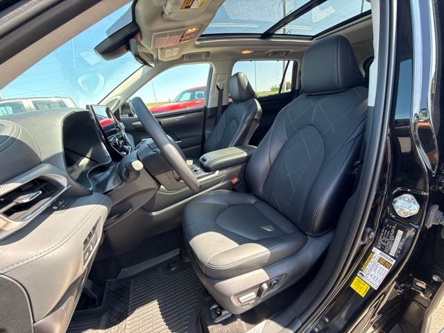 2023 Toyota Highlander Platinum
