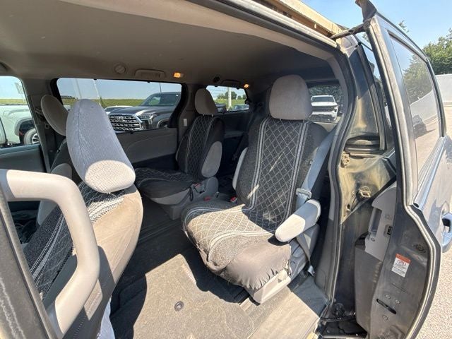 2015 Toyota Sienna LE 8 Passenger