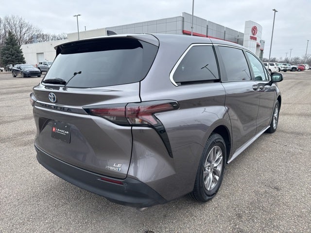 2024 Toyota Sienna LE 8 Passenger