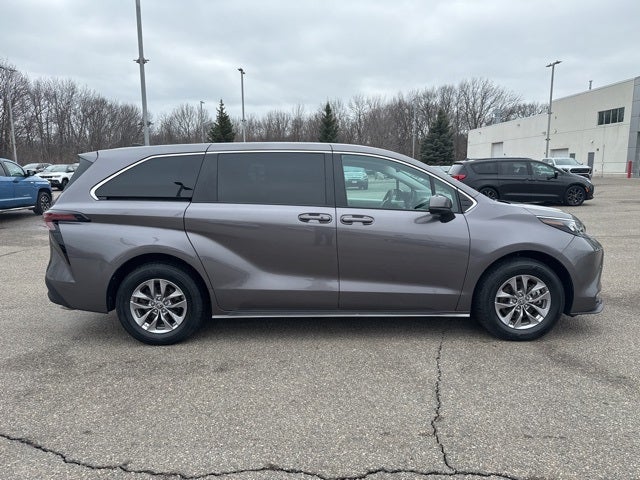 2024 Toyota Sienna LE 8 Passenger