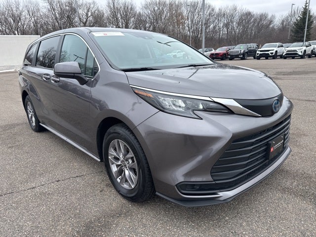 2024 Toyota Sienna LE 8 Passenger