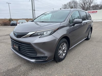 2024 Toyota Sienna LE 8 Passenger