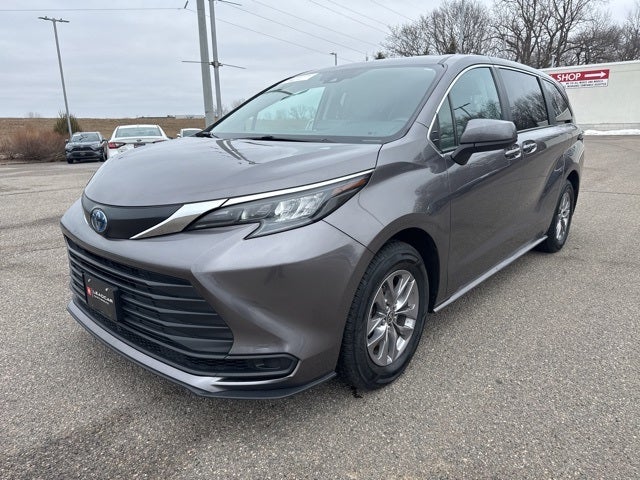 2024 Toyota Sienna LE 8 Passenger