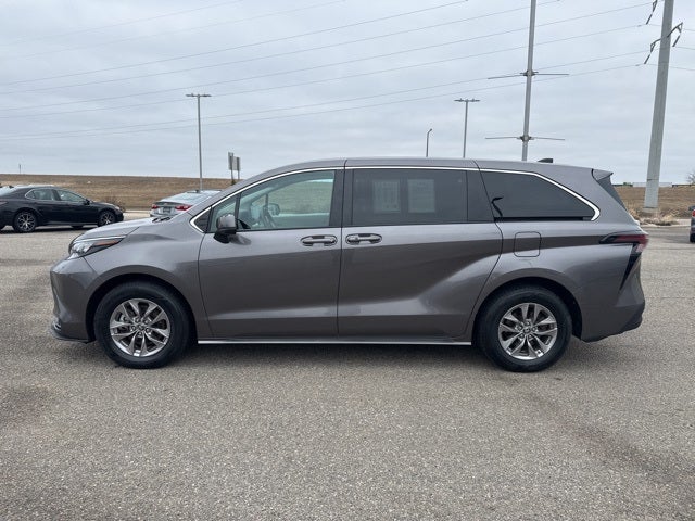 2024 Toyota Sienna LE 8 Passenger