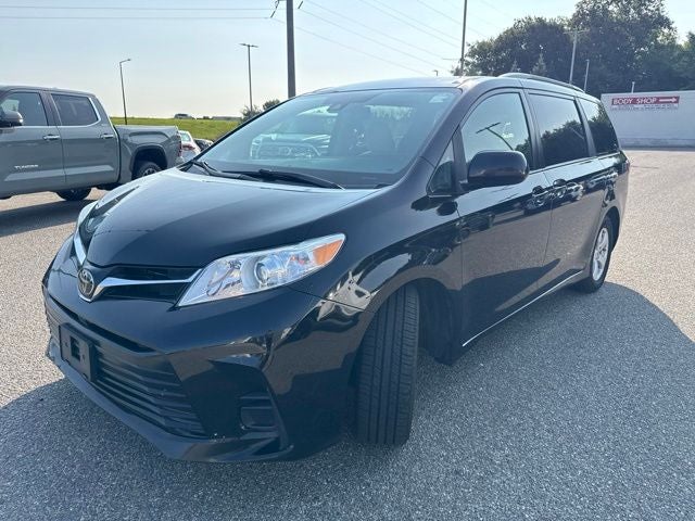 2019 Toyota Sienna LE 8 Passenger