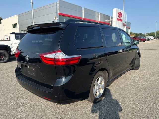 2019 Toyota Sienna LE 8 Passenger