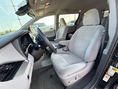 2019 Toyota Sienna LE 8 Passenger