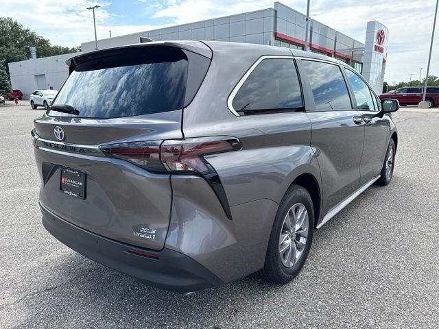 2023 Toyota Sienna XLE 7 Passenger