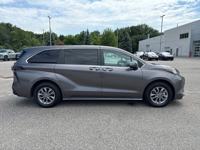 2023 Toyota Sienna XLE 7 Passenger