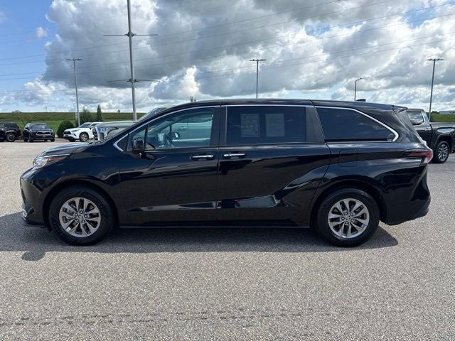 2023 Toyota Sienna XLE 7 Passenger